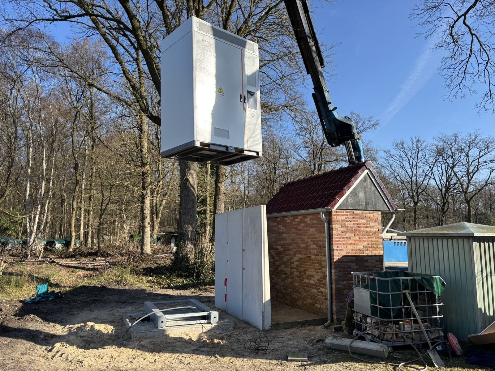 Camping bij de Bronnen in Nutter — zonnepanelen en batterijopslag voor stroomvoorziening gasten