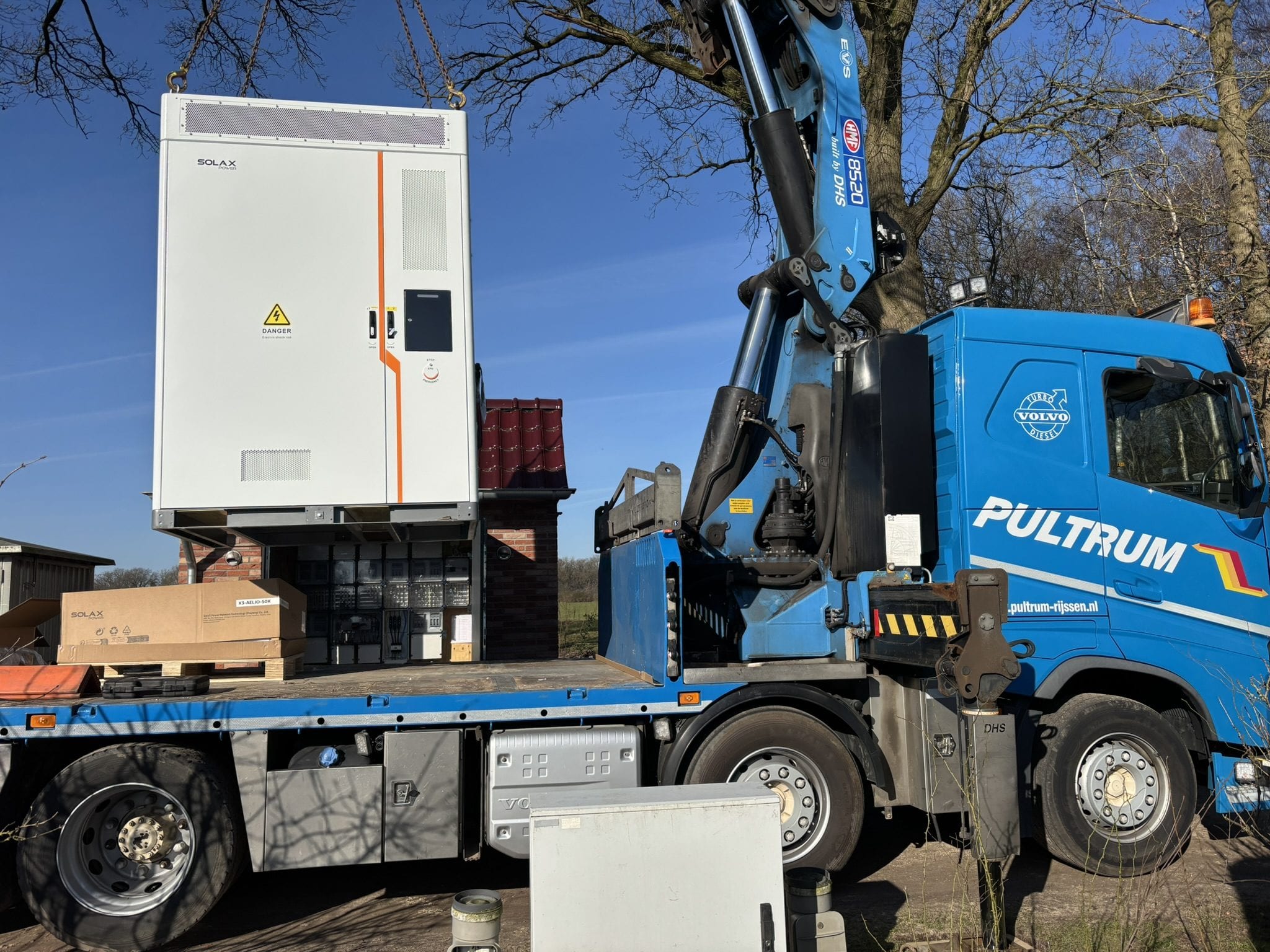 Installatie van een batterijsysteem door GreenStability met lokale Twentse partners
